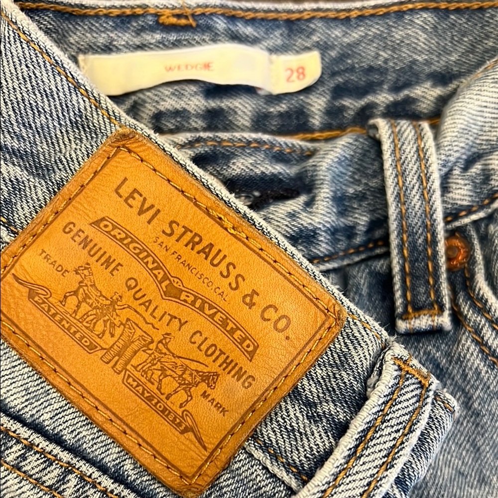 Levi's Wedgie Straight Fit Jeans Women’s Size 28 Raw Hem‎